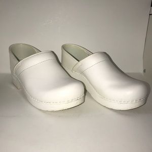 Dansko Sz US 7.5-8 EU 38 Nursing Stapled Clogs